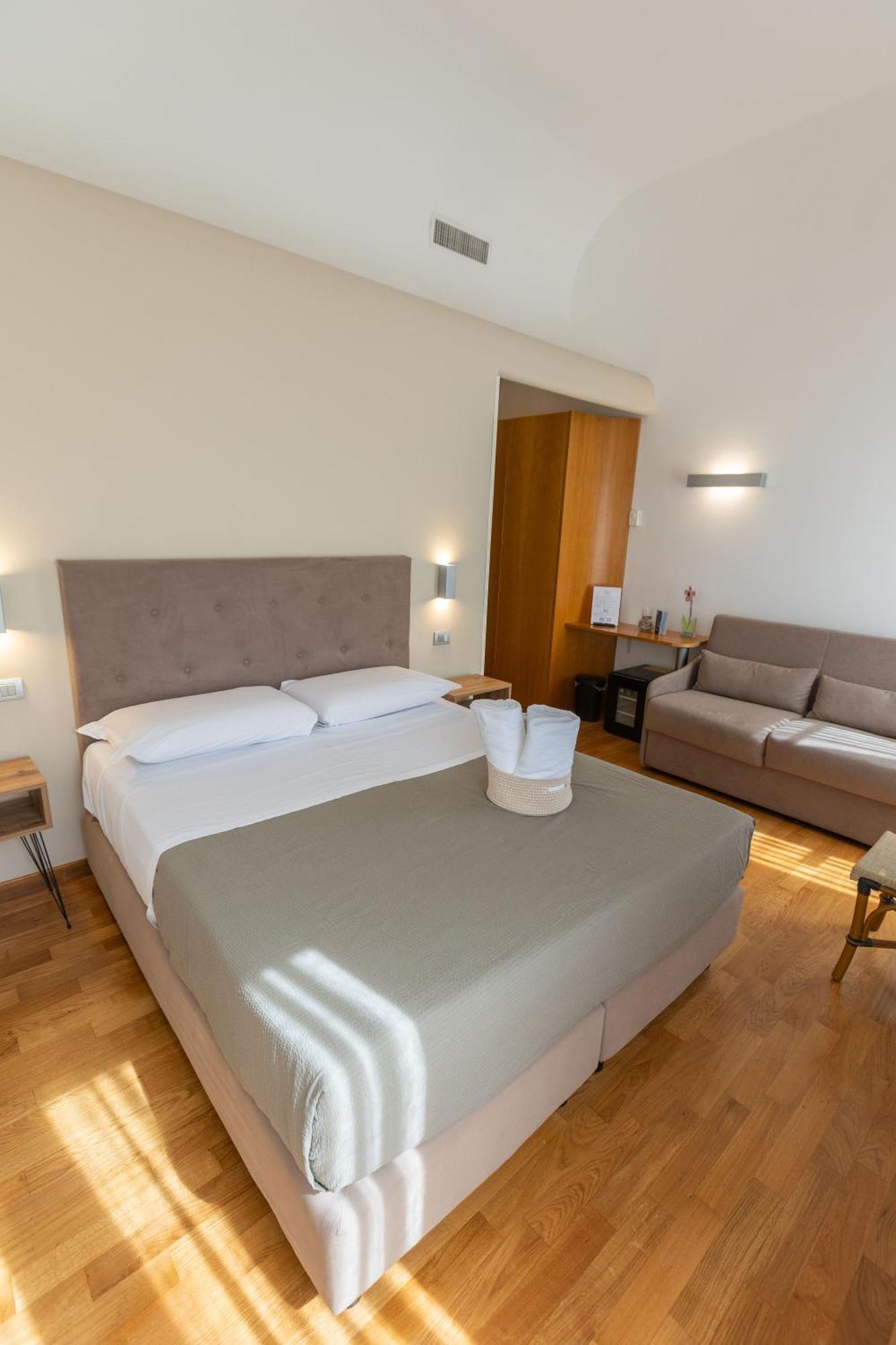 Lungomare Suite & Spa Наполи Екстериор снимка