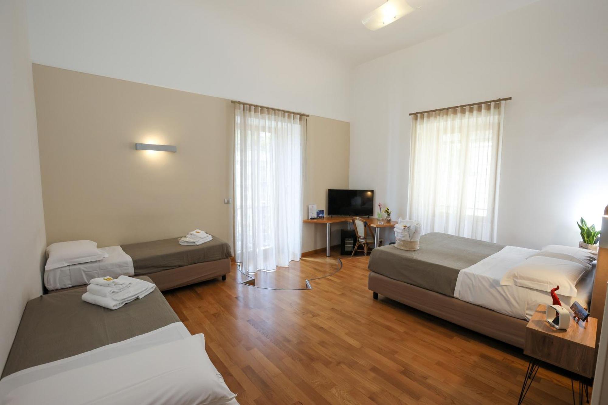 Lungomare Suite & Spa Наполи Екстериор снимка