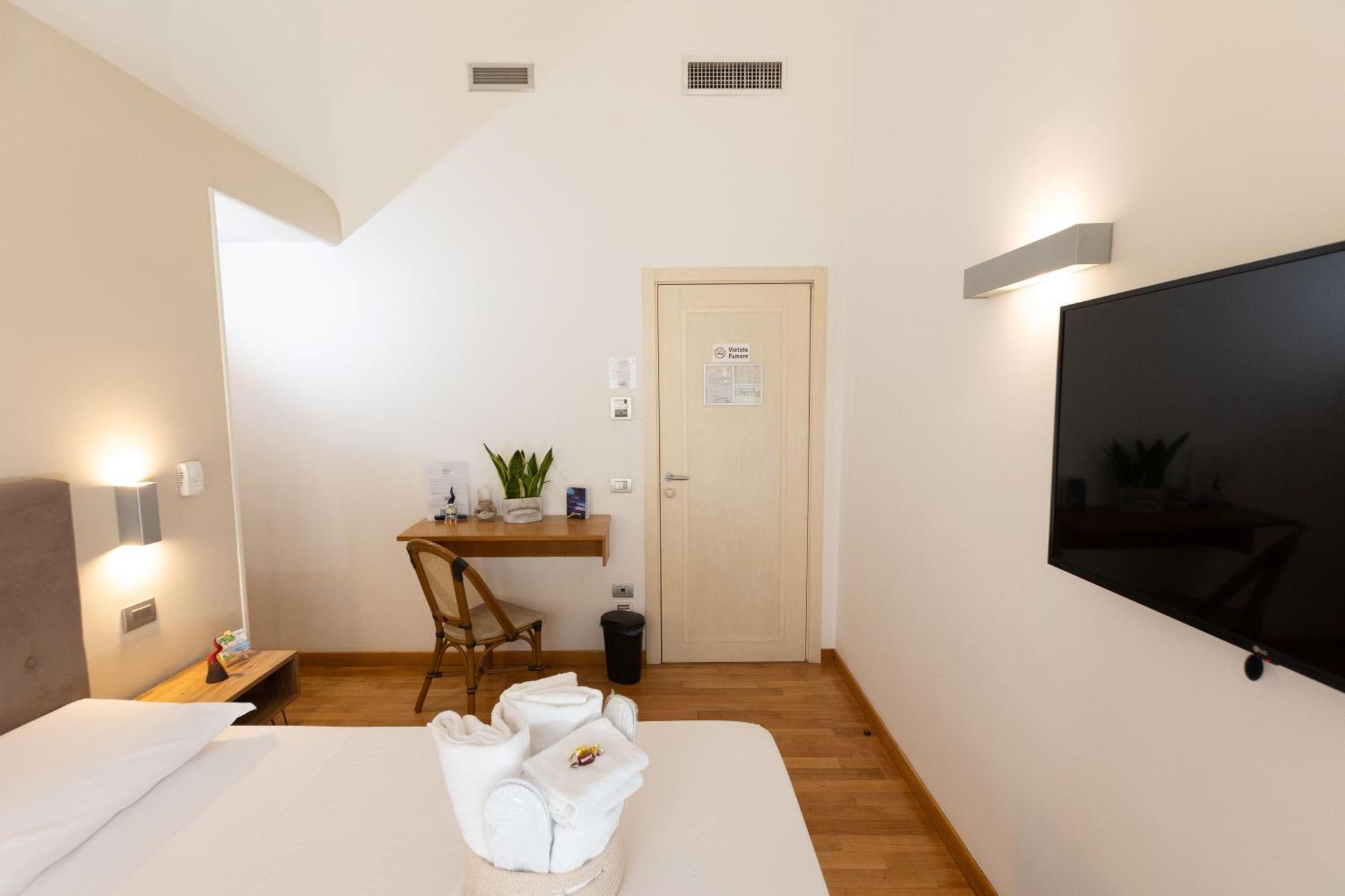 Lungomare Suite & Spa Наполи Екстериор снимка